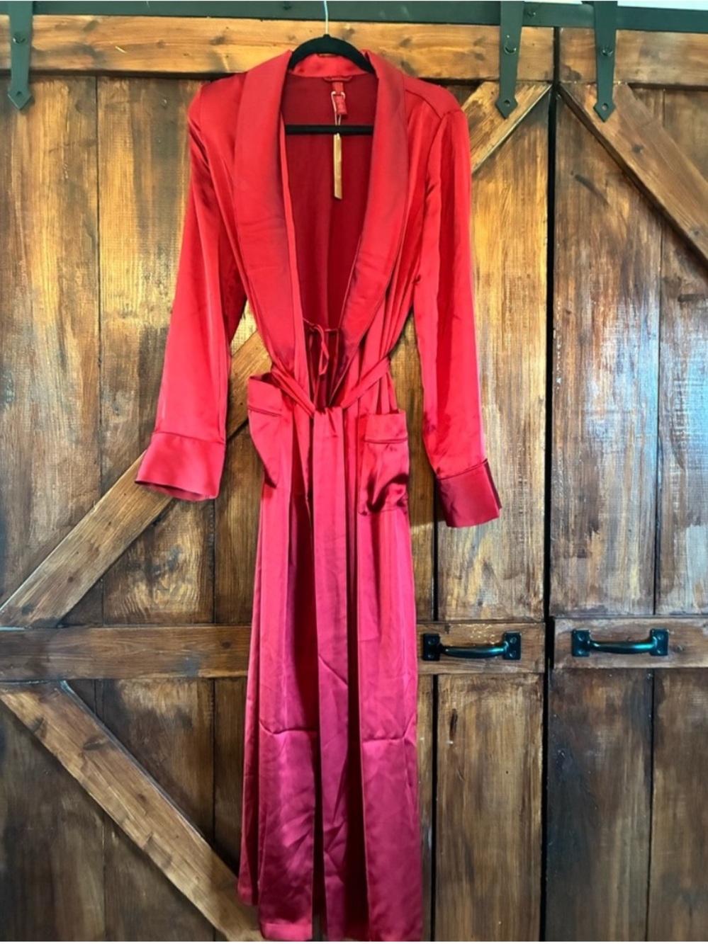 ❌SOLD❌ Skims Shine Robe - Picture 5 of 9